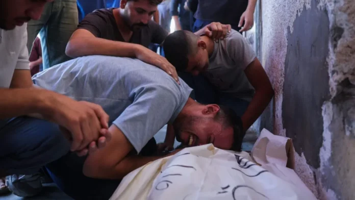 ইসরায়েলি হামলায় গাজায় নিহত ৫২ জন, ডক্টরস উইদাউট বর্ডার্সের কর্মী অন্তর্ভুক্ত