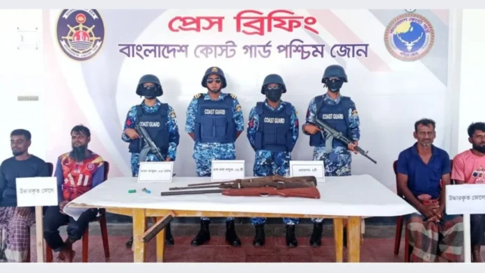 সুন্দরবনে মুক্ত চার জেলে, কোস্টগার্ডের অভিযানে উদ্ধার ও অস্ত্র জব্দ