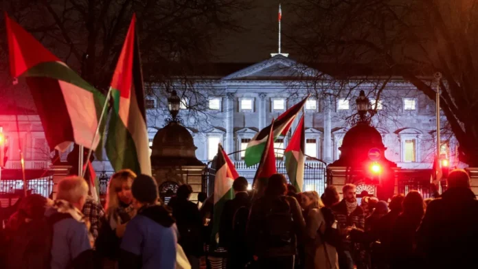 আয়ারল্যান্ডে ইসরায়েলবিরোধী বাণিজ্য নিষেধাজ্ঞা পণ্যেই সীমাবদ্ধ হতে পারে আয়ারল্যান্ডে ইসরায়েলবিরোধী বাণিজ্য নিষেধাজ্ঞা পণ্যেই সীমাবদ্ধ হতে পারে