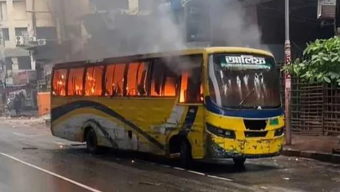 মিরপুরে যাত্রীবাহী বাসে আগুন ও হামলা, পুলিশ তদন্তে