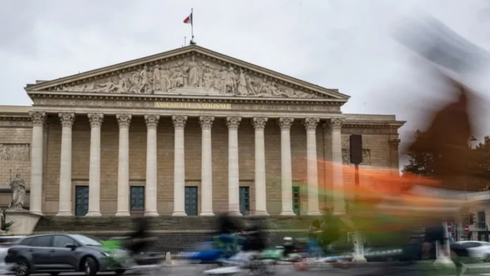 ফ্রান্সে সরকার গঠনে শেষ প্রচেষ্টা, লেকোর্নুকে আবার দায়িত্ব দিলেন ম্যাক্রোঁ