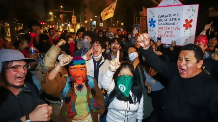 পেরুর প্রেসিডেন্ট দিনা বোলুয়ার্তেকে উৎখাত, জোসে জেরি দায়িত্ব গ্রহণ