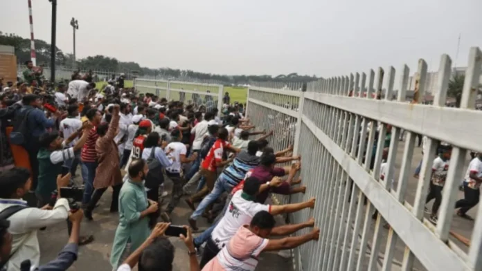 মানিক মিয়া এভিনিউতে পুলিশের সঙ্গে সংঘর্ষে ‘জুলাই ওয়ারিয়র্স’-এর বিরুদ্ধে চার মামলা