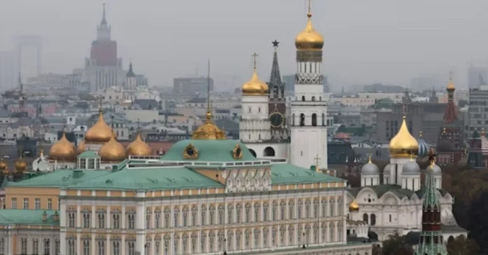 IMG - 2025-10-28T200332.426 ক্রেমলিনের হুঁশিয়ারি: সামনে বিদেশি ভাষা শোনা যাচ্ছে, বিদেশিরা