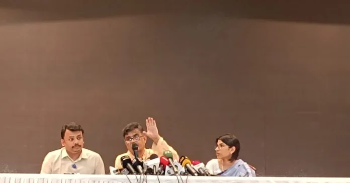 নির্বাচন নিয়ে অন্তর্বর্তী সরকারের বড় সিদ্ধান্ত: বাদ পড়ছেন পুরনো কর্মকর্তারা নির্বাচন নিয়ে অন্তর্বর্তী সরকারের বড় সিদ্ধান্ত: বাদ পড়ছেন পুরনো কর্মকর্তারা