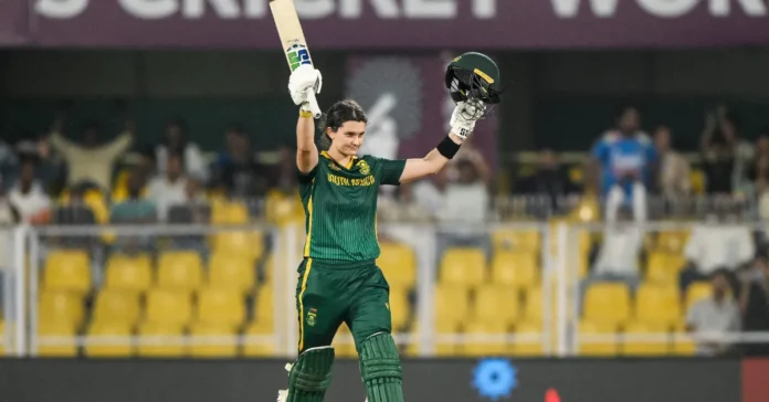 নারী বিশ্বকাপ সেমিফাইনাল: ভলভার্টের রেকর্ড সেঞ্চুরিতে ইংল্যান্ডের সামনে রানের পাহাড়