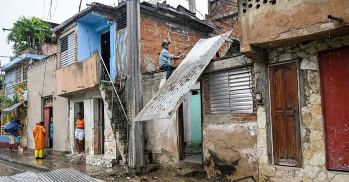 হারিকেন মেলিসার তাণ্ডব: জ্যামাইকায় ব্যাপক ধ্বংসযজ্ঞ, বিপর্যয় ঘোষণা হারিকেন মেলিসার তাণ্ডব: জ্যামাইকায় ব্যাপক ধ্বংসযজ্ঞ, বিপর্যয় ঘোষণা