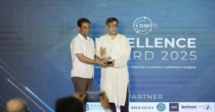 ডিজিটাল মিডিয়া আইকন পলাশ মাহমুদ: পেলেন ডিএমএফ এক্সিলেন্স অ্যাওয়ার্ড ডিজিটাল মিডিয়া আইকন পলাশ মাহমুদ: পেলেন ডিএমএফ এক্সিলেন্স অ্যাওয়ার্ড
