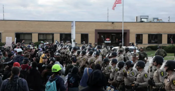 শিকাগোতে ফেডারেল আদালতের টিআরও, ব্রডভিউ আটক কেন্দ্রে খাবার স্বাস্থ্যবিধি ও গোপনীয় ফোনাধিকার নিশ্চিতের নির্দেশ