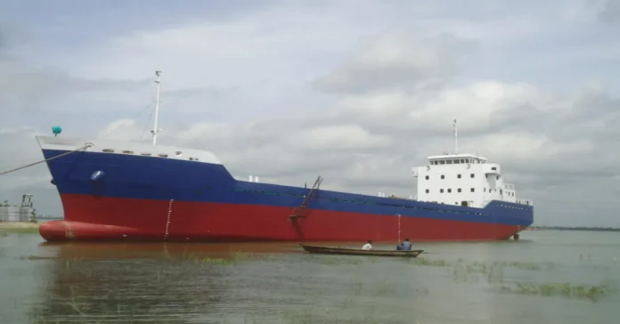 সাবেক স্বরাষ্ট্রমন্ত্রীর এপিএস মোনির হোসেনের দুই জাহাজ জব্দ করল আদালত