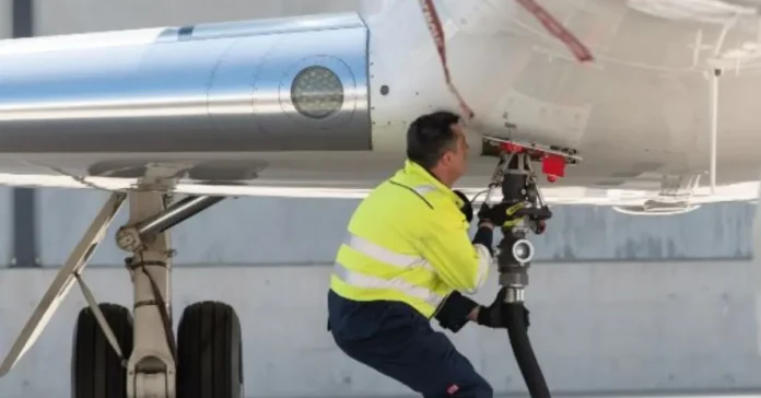 বিমানের জেট জ্বালানির দাম বাড়াল বিইআরসি, দেশে লিটারপ্রতি ১০০.২৪ টাকা ও আন্তর্জাতিকে $৬,৬০৪