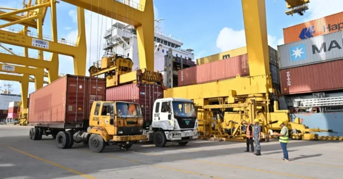 চট্টগ্রাম বন্দর কর্তৃপক্ষের বাড়তি ট্যারিফে এক মাসের স্থগিতাদেশ