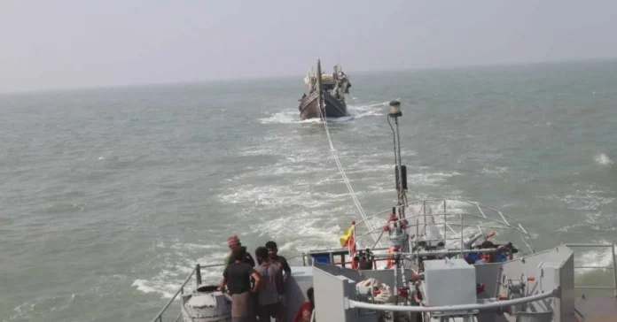 বঙ্গোপসাগরে ইঞ্জিন বিকল ট্রলার ‘মদিনা-৬’ থেকে ২৪ জেলে উদ্ধার