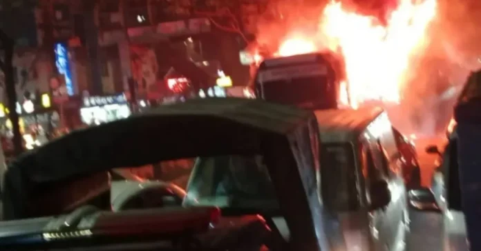 ঢাকায় ককটেল বিস্ফোরণ ও বাসে আগুন: আওয়ামী লীগের লকডাউন কর্মসূচির মধ্যে উত্তেজনা