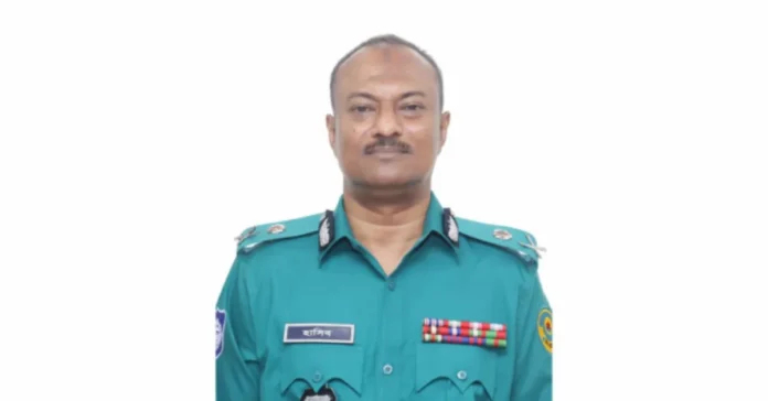 চট্টগ্রামে সন্ত্রাসী দেখলেই এসএমজি গুলি চালানোর নির্দেশ সিএমপি কমিশনারের