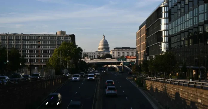 যুক্তরাষ্ট্রে ৪৩ দিনের রেকর্ড শাটডাউন শেষে সরকার সচল, অচলাবস্থা রয়ে গেছে