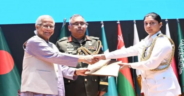 ডিএসসিএসসি কোর্স ২০২৫ এ ৩১১ জন সনদ পেলেন, প্রধান উপদেষ্টা সনদ বিতরণ করলেন