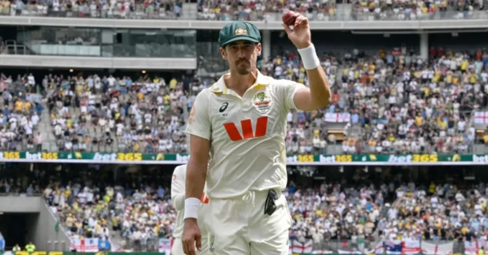 স্টার্কের ৭৫৮ এ ইংল্যান্ড ১৭২, জবাবে অস্ট্রেলিয়া ১২৩-৯। পিচ নয়, কৃতিত্ব দুই বোলিং আক্রমণের