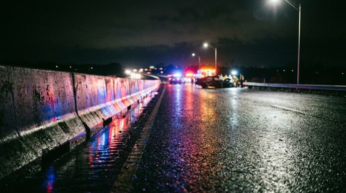 কুমিল্লার দাউদকান্দিতে সড়ক দুর্ঘটনার পর মহাসড়কের দৃশ্য।