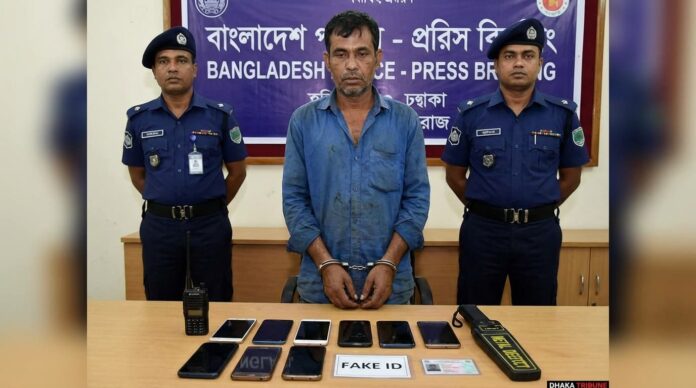 পটিয়ায় এআই প্রযুক্তিতে ছবি এডিট করে প্রতারণার দায়ে গ্রেপ্তার ব্যক্তি।