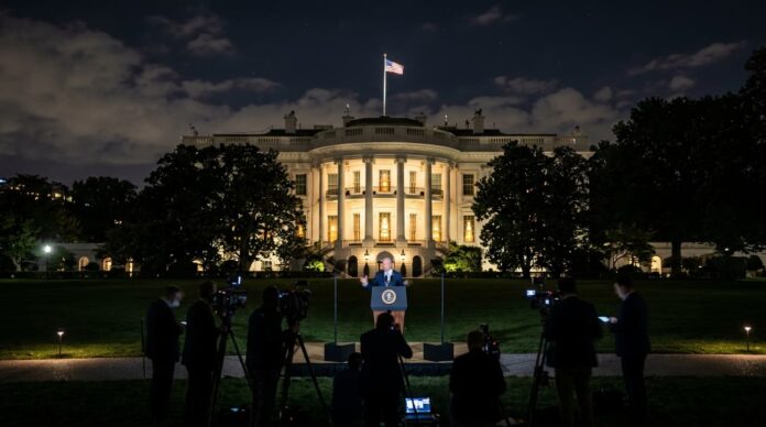 হোয়াইট হাউসে প্রেসিডেন্ট ডোনাল্ড ট্রাম্পের ভাষণের একটি প্রতীকী চিত্র।